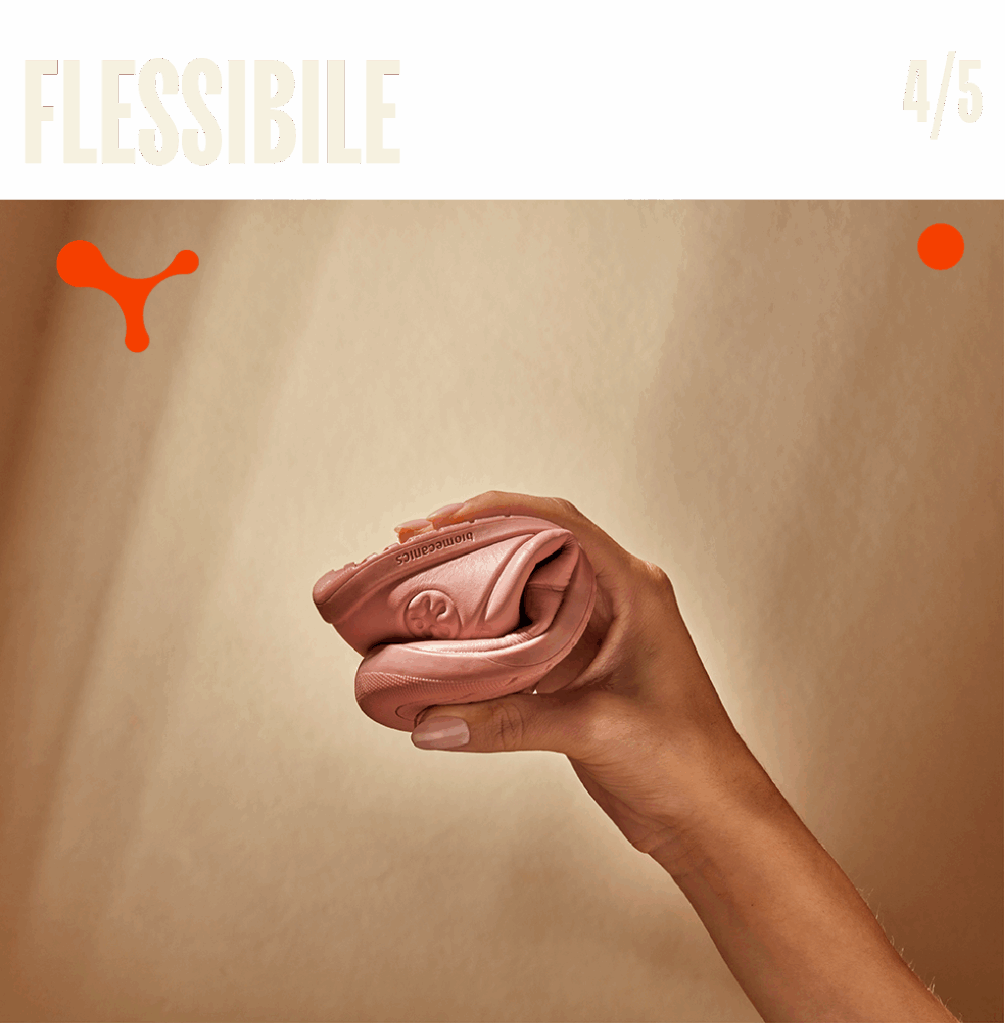 Progettiamo scanalature nelle suole per aumentare  la flessibilità dove è davvero necessaria,  garantendo così l'esperienza di camminata  più naturale e confortevole possibile.