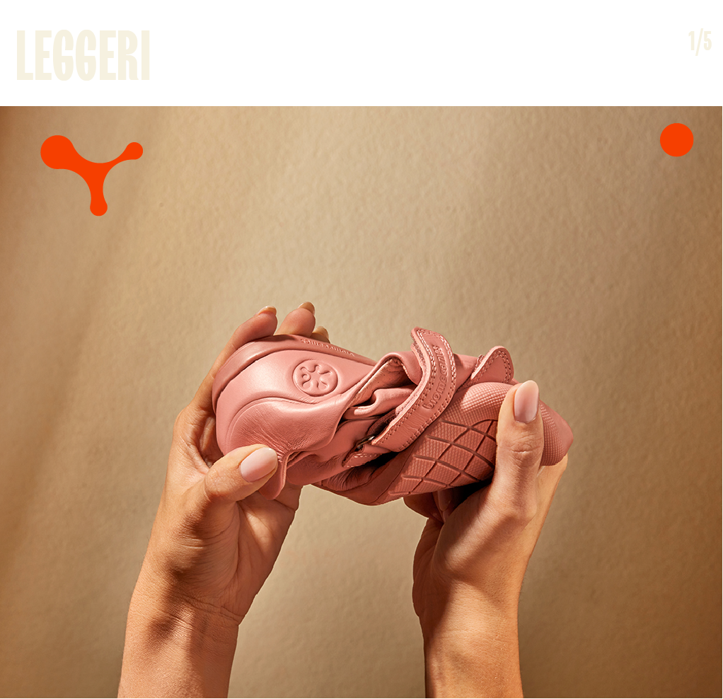 Realizzata con la tecnica di costruzione Strobel affinché sia la calzatura a adattarsi  al piede e non viceversa, per una vestibilità come un guanto, aumentando così la libertà  e la sensazione di comfort.